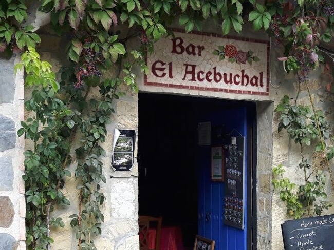 Ingang van familierestaurant in El Acebuchal (Andalusië)