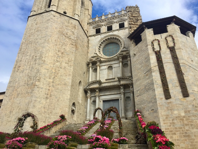 Basilica de Sant Feliu tijdens Girona Temps de Flors