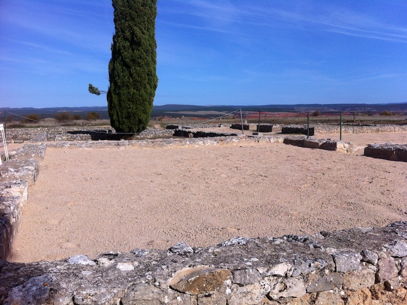 In de herfst, winter en lente zijn de mozaïek vloeren van Clunia bedekt met zand