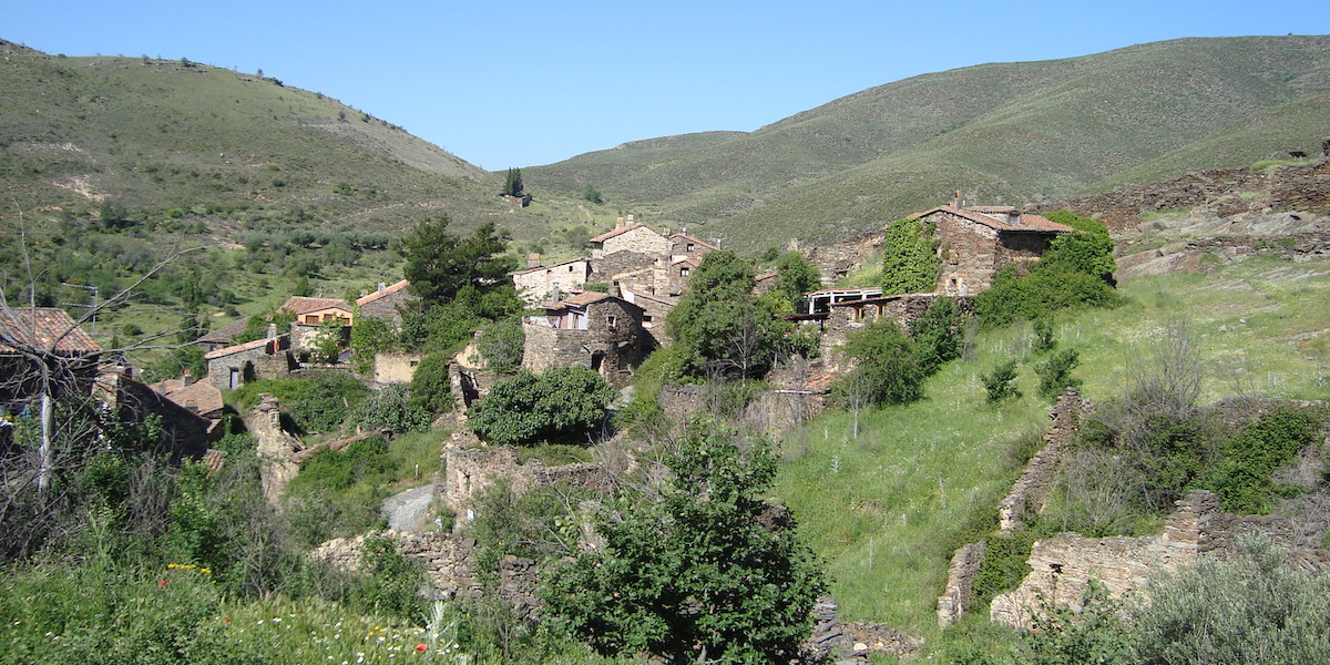 Het gedeeltelijk opgeknapte bergdorpje Patones de Arriba (Madrid)