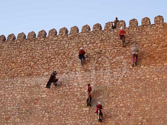 Bestorming van het kasteel tijdens de Middeleeuwse feesten in Sigüenza