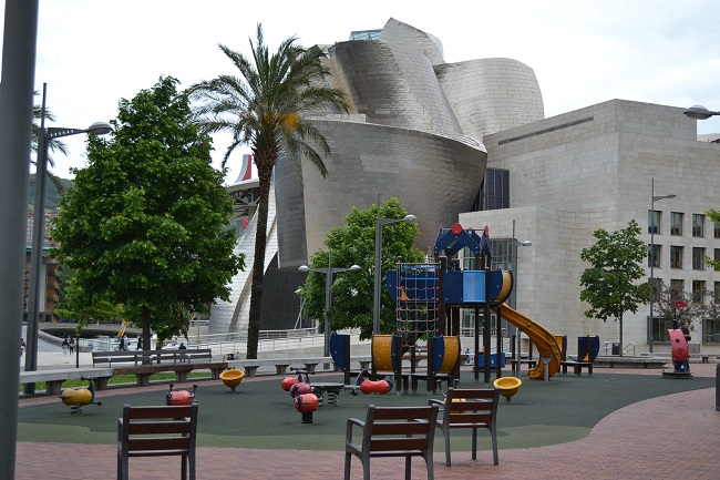 Speeltuin bij Guggenheim museum in Bilbao