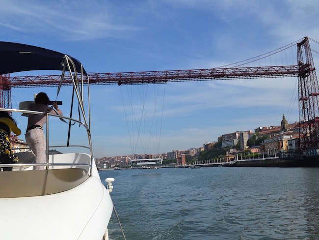 Boottocht over de Nervión rivier bij Bilbao (Baskenland)