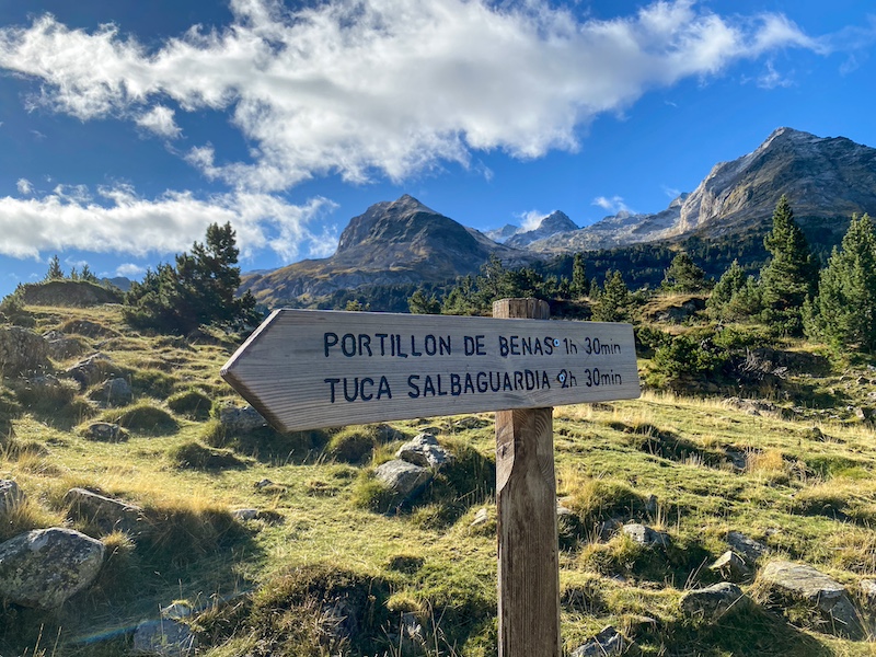 Borden tijdens de huttentocht rond de Salvaguardia bergtop (Spaanse Pyreneeën)