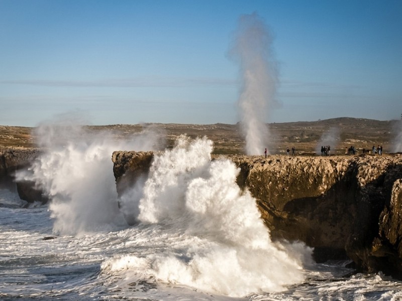 De water spuwende Bufones de Pría bij Llanes in Asturië