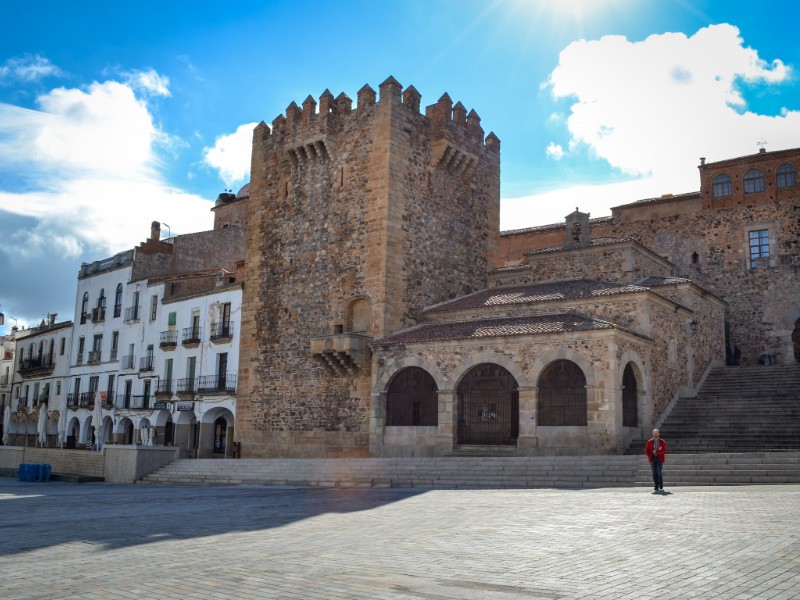 De Bujaco toren op de Plaza Mayor in Werelderfgoed stad Caceres