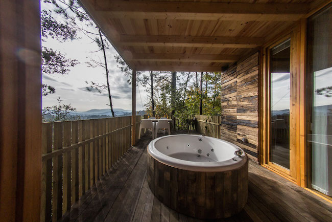 Hoe gaaf is dit: vanuit je jacuzzi op het terras een worden met de natuur om je heen!