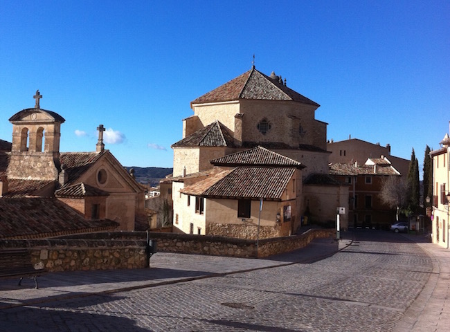 Calle San Pedro, een van de mooiste straten  in de ommuurde Middeleeuwse plaats Cuenca