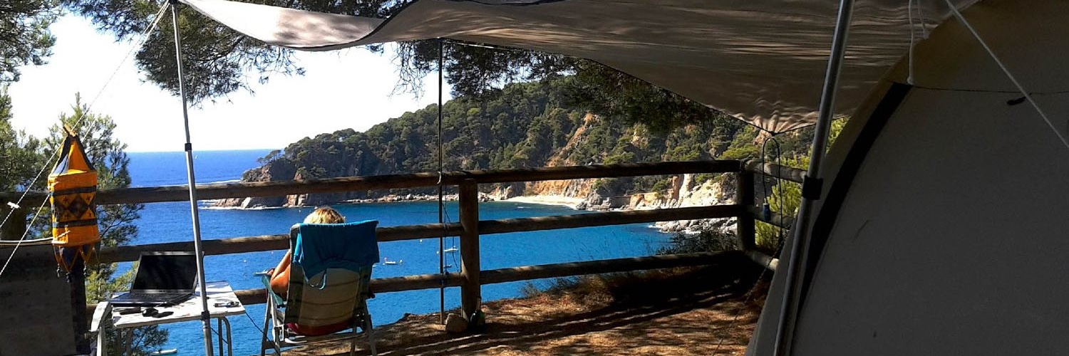 Camping met uitzicht op zee aan de Costa Brava in Catalonië