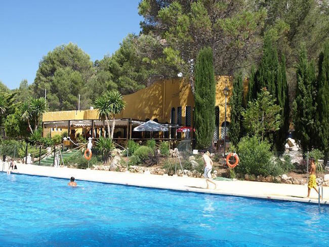 camping-la-puerta-moratalla-murcia-zwembad-bar-booking.jpg