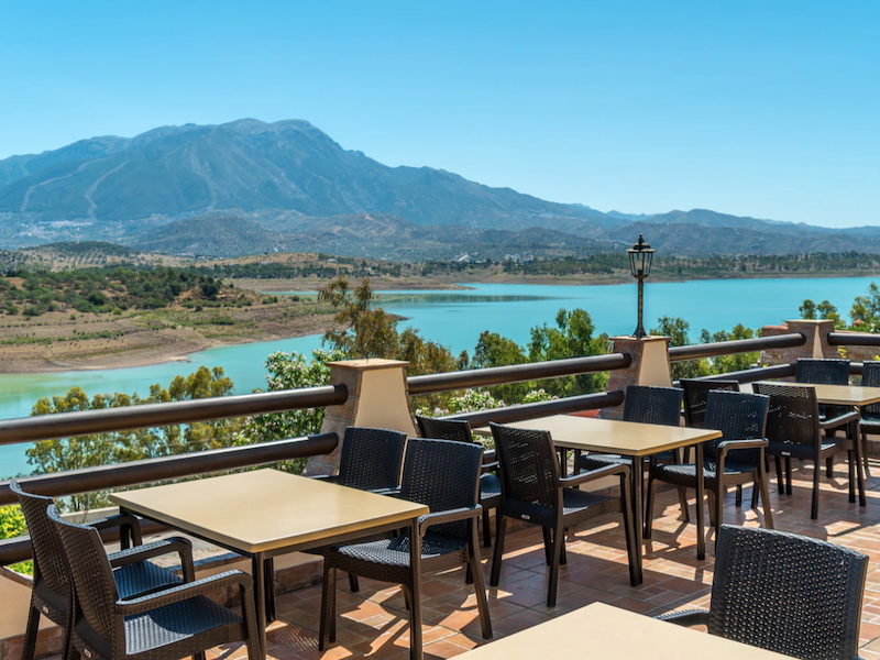 Camping Presa la Viñuela aan het Viñuela meer in Andalusië