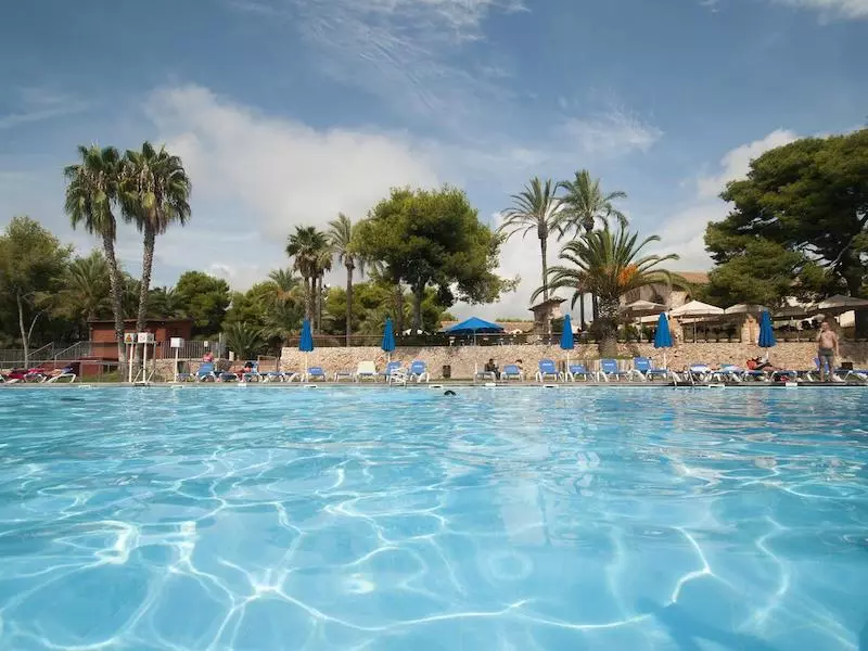 Camping Vilanova Park in badplaats Vilanova i la Geltru ten zuiden van Barcelona