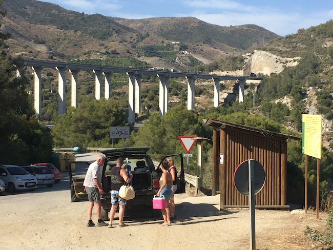 Bushalte voor bus omlaag naar Playa del Cañuelo