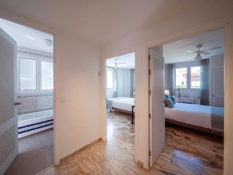 2 aaneengeschakelde kamers met gedeelde badkamer: ideaal voor gezinnen