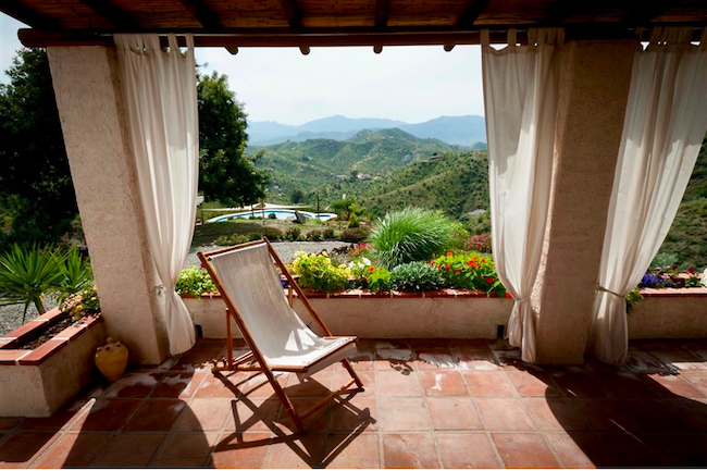 Uitzicht vanuit vakantiehuis Casa Carmen op Finca las Nuevas (Álora, Málaga, Andalusië)