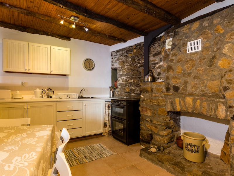 Keuken van Farmhouse appartement bij Casa Mauri 