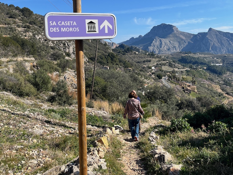 Caseta des Moros wandelroute in Tárbena, aan voet van Sierra de Bernia