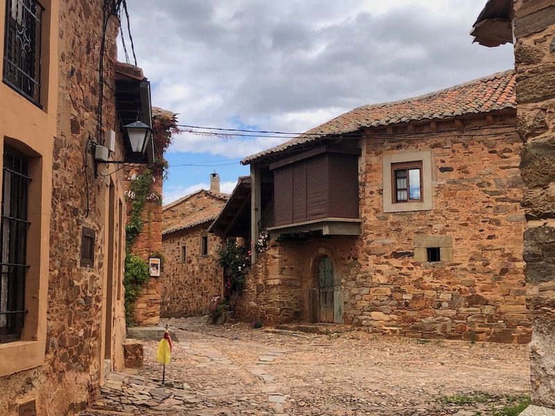 Castrillo de los Polvazares aan de Camino Francés bij Astorga