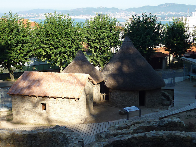 Oude gefortificeerde nederzetting in Vigo (Noord Spanje)