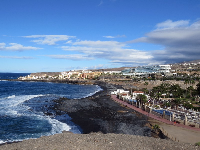 Ten Noorden van Los Cristianos en Playa de las Americas, de eerste badplaatsen van Tenerife, is Costa Adeje ontwikkeld. Een nieuwe luxe badplaats, of meer...