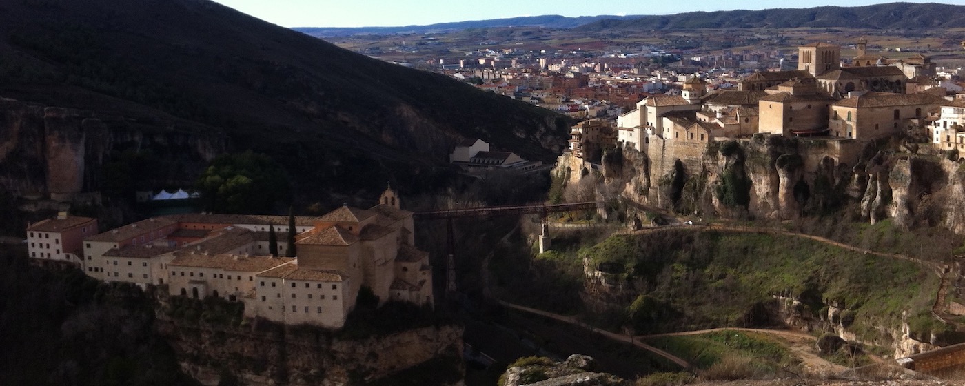 Cuenca: Middeleeuwse plaats met hangende huizen in Castilië la Mancha (Midden-Spanje)