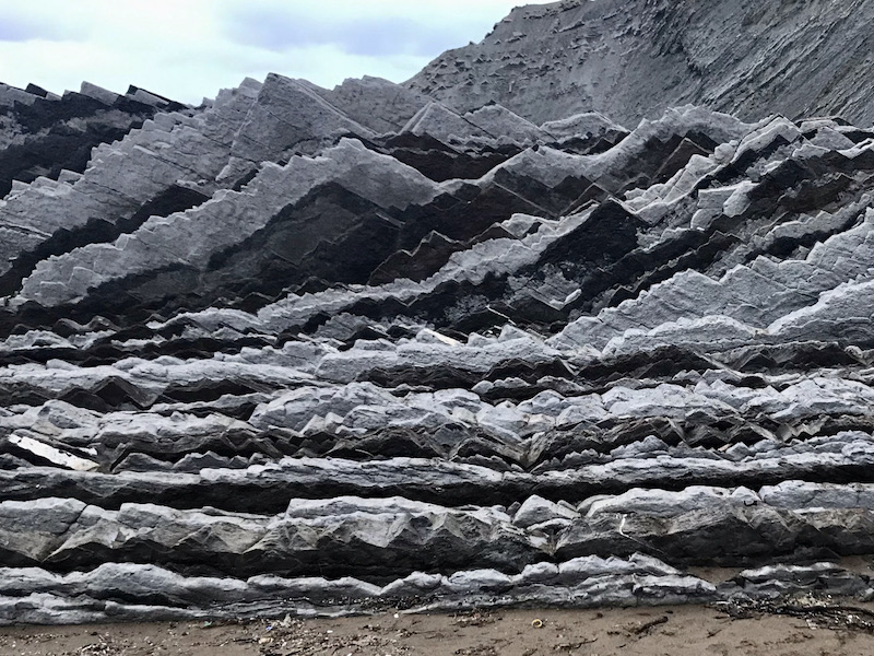 Een detail van de structuur van de Flysch  van Baskenland