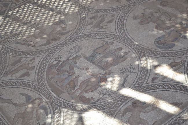 Detail van gevonden mozaïeken vloer in Iberisch-Romeinse stad Cástulo