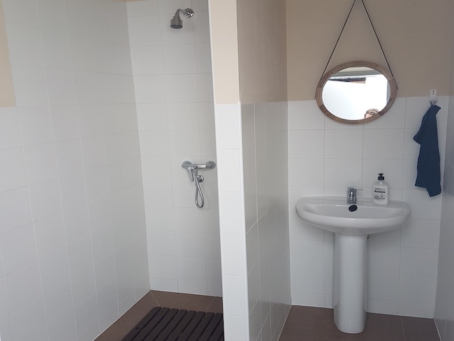 Douche ruimte camping Benalí