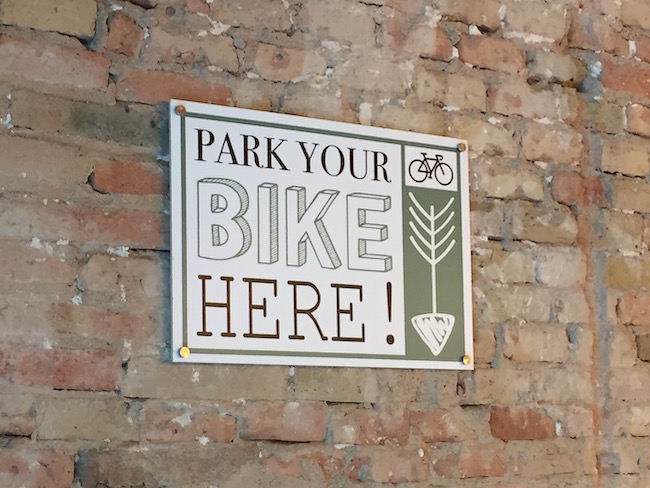 Parkeerplek voor fietsen in Coffee & Greens in Girona