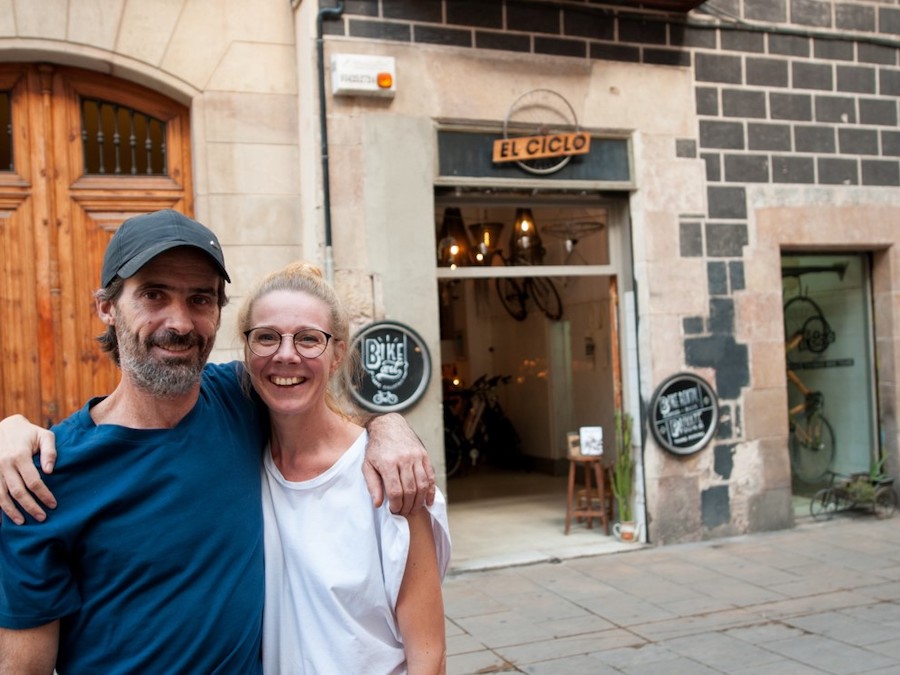 Ramiro en Annebeth van de Nederlandstalige fietszaak El Ciclo in Barcelona