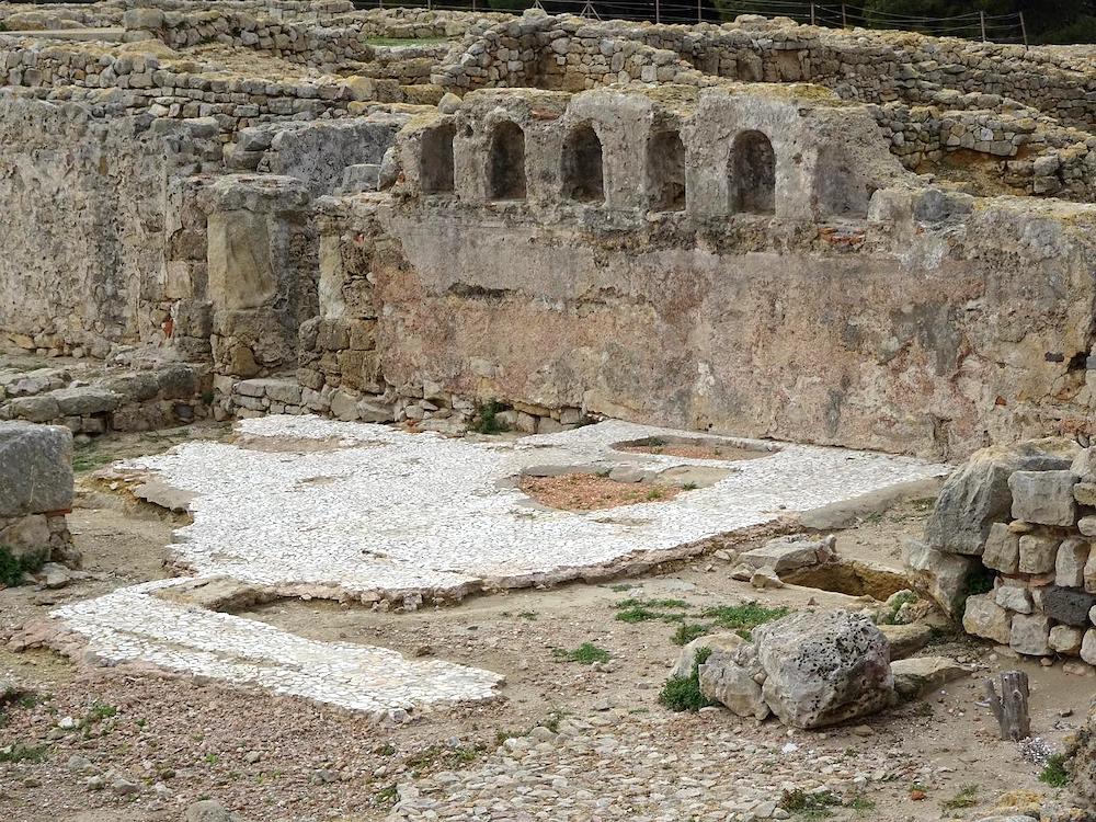 Ruïnes van de oude Romeinse stad Empuries in Catalonië
