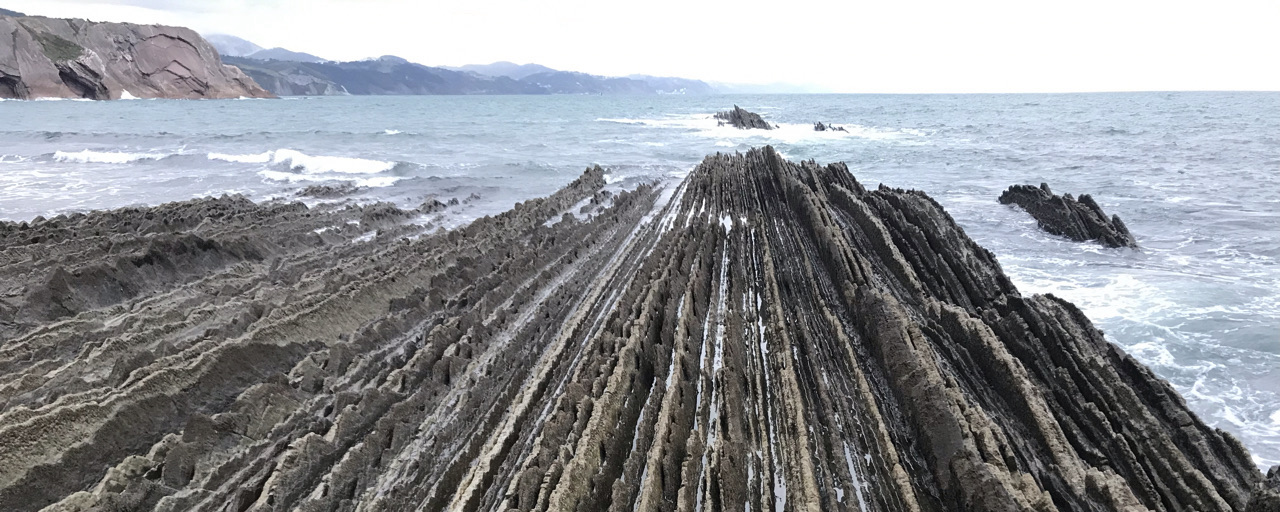 Fascinerende rotsformaties van de Flysch in Baskenland (Noord-Spanje)