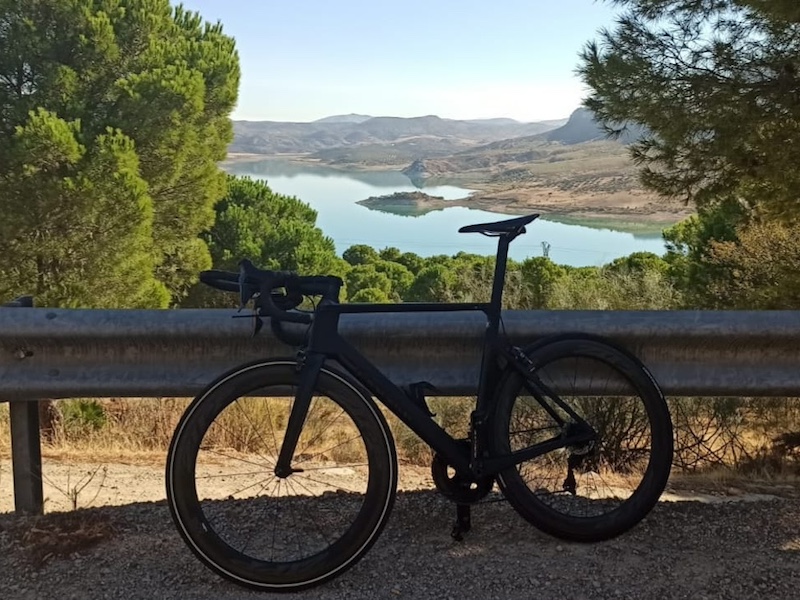 Fietsen rond de Meren van Ardales in Andalusië