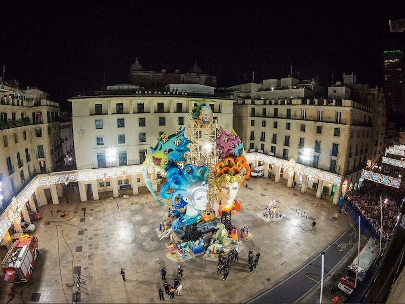 Fogueres Alicante - Foto: Turismo Alicante Fogueres Alicante - Foto: Turismo Alicante