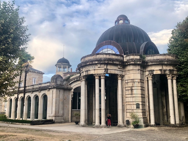 Tempel rond warmwaterbron Balneario Mondariz met Spa (Galicië) 