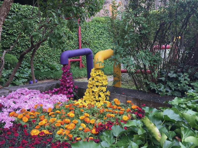 Een bloemenkraan in de Jardí d'Angel (=engelentuin) tijdens Girona Temps de Flors