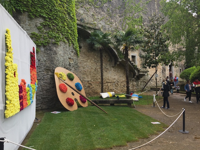 Bloemenschilderij in de Passeig Arquelogic tijjdes Girona Temps de Flors 2019