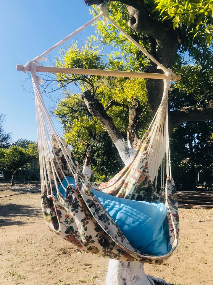 een hangmat om heerlijk in tot rust te komen bij Glamping La Nogala