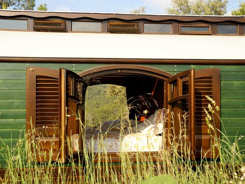 Slapen in pipowagen op kleine vakantiepark van Can Lluis bij Figueres