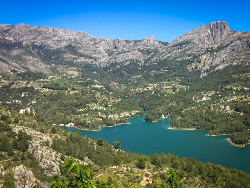 Wandel vanuit Guadalest langs een deel van het stuwmeeer van Guadalest