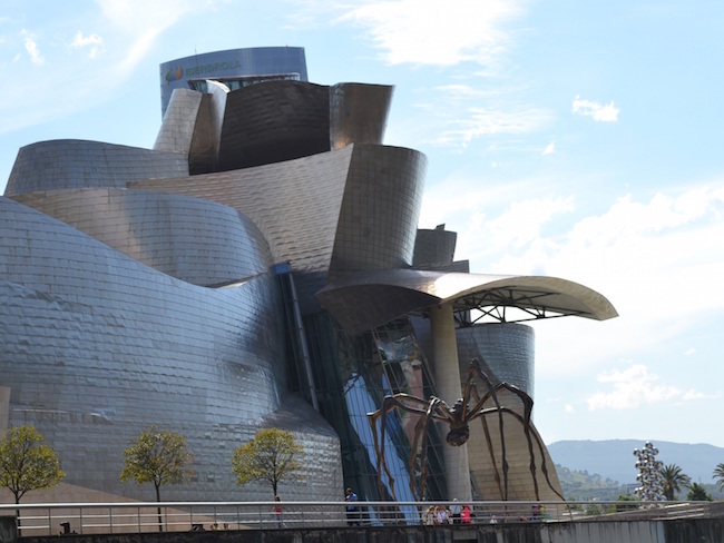 Het Güggenheim museum in Bilbao (Baskenland)