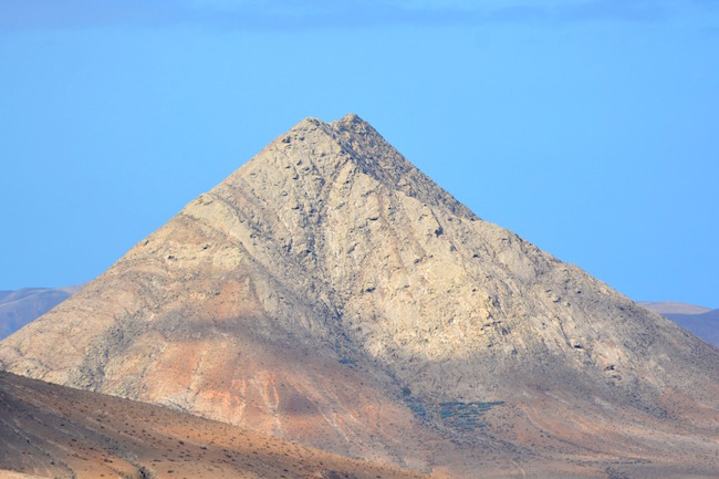 De Heilige berg Tindaya op Fuerteventura