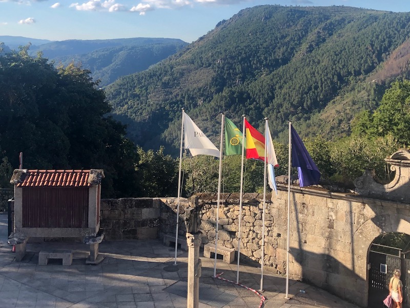 Hórreo bij Parador hotel van San Estevo in de Ribeira Sacra (Galicië)