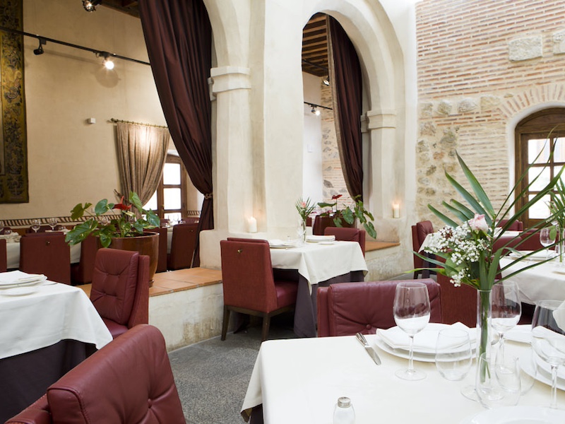 Restaurant met Mudéjar decoraties in Hotel San Antonio el Real in Segovia