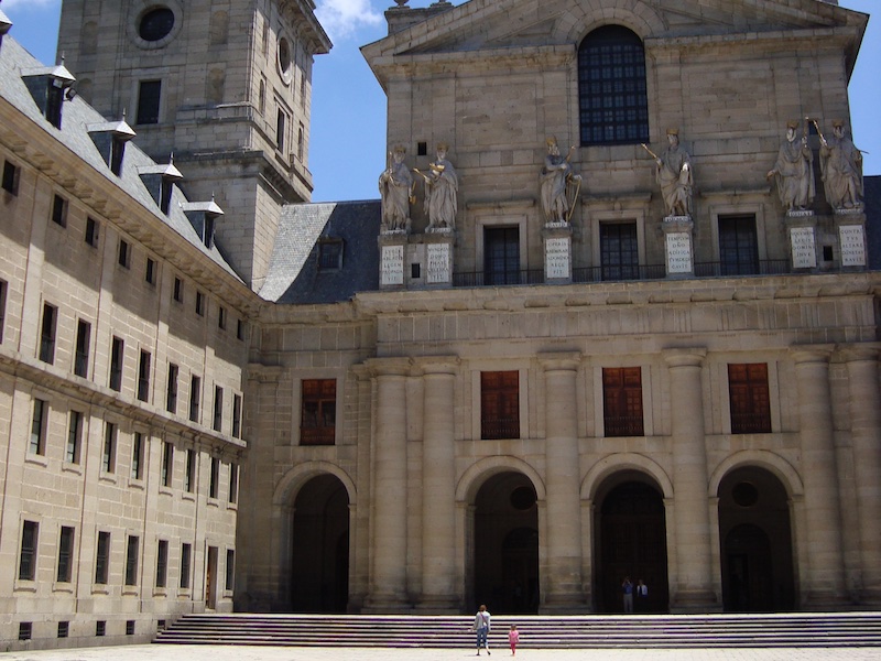 Ingang naar basiliek van Klooster van San Lorenzo de El Escorial