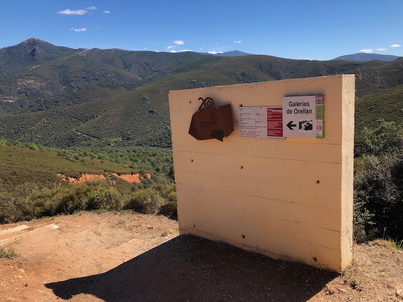 Trap naar Galerías Orellán in Las Médulas (Castilië en Leon)