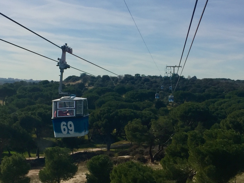 Met kabelbaan Madrid zweven boven Casa de Campo