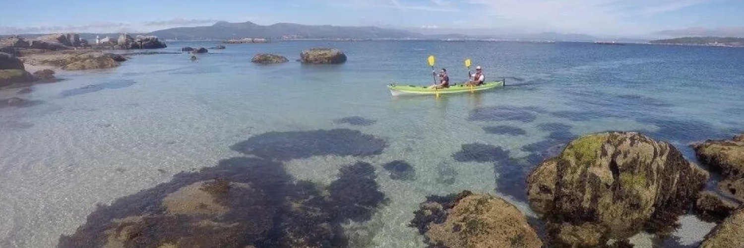 Kajakken tijdens een kindervakantie in Galicië