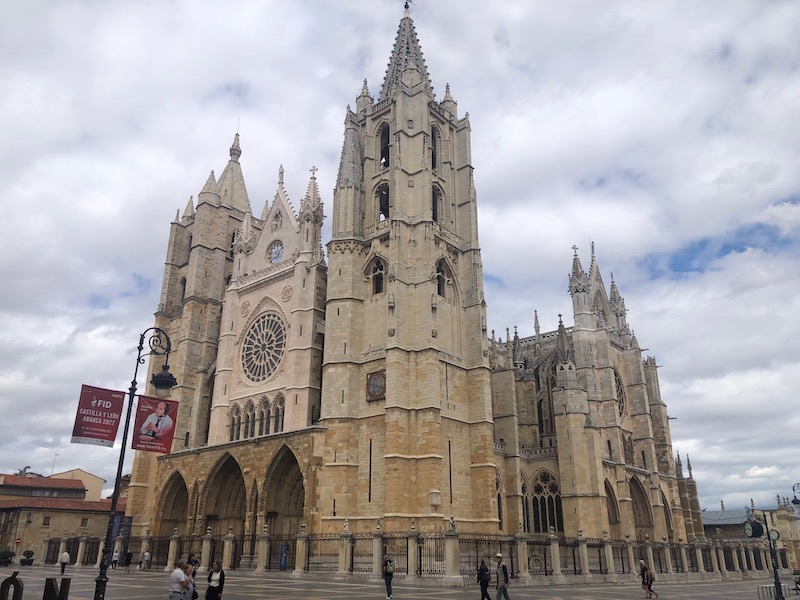 De kathedraal van de stad León in Spanje