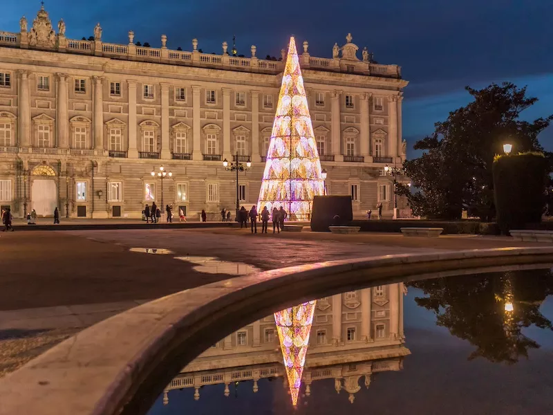 Rond kerst in Madrid? Geniet van een gezellige kerstmarkt, sfeervolle verlichting, levende kerstverhalen en meer...